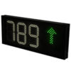 Carpark display som viser grønn pil (høyre) eller rødt kryss + 3 siffer. Aluminiumsramme. Størrelse 222. 24 VDC forsyning. For innen-/utendørs montering. Med oppvarmet display